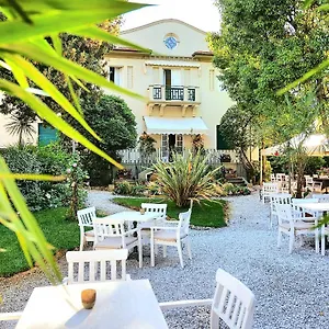 https://hotel-club-i-pini-residenza-depoca.it-tuscanyhotel.com